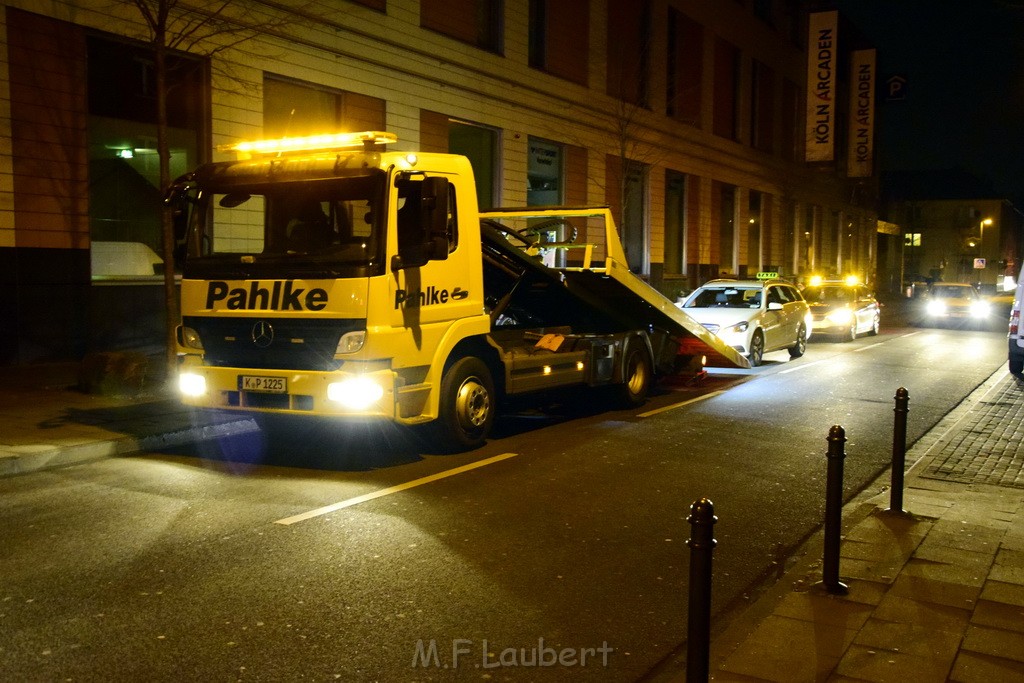 Raubueberfall Taxi Koeln Kalk Arcarden Vietorstr P24.JPG - Miklos Laubert